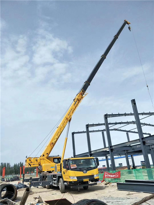 石首市超高层建筑钢结构吊装案例